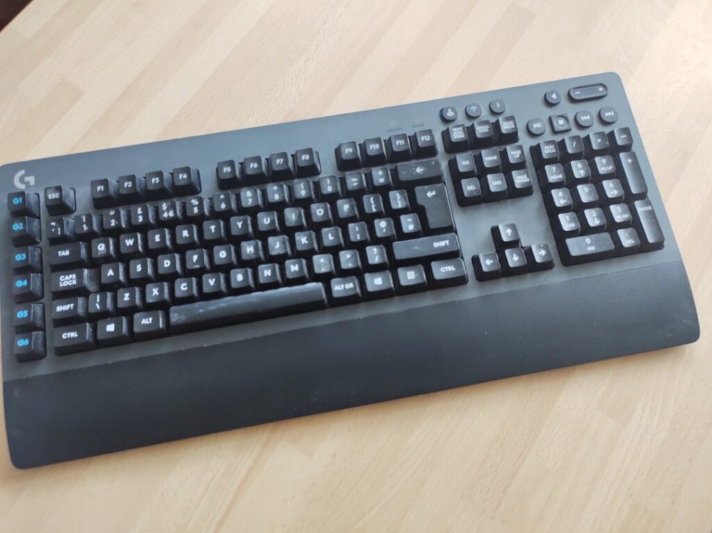 A rather dirty Logitech G613 keyboard.